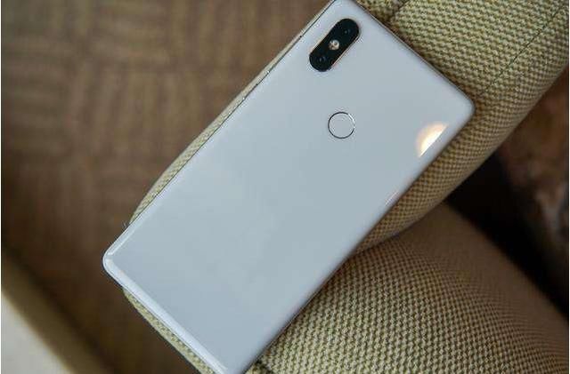 升降摄像头已成主流?小米MIX3外观曝光,福利