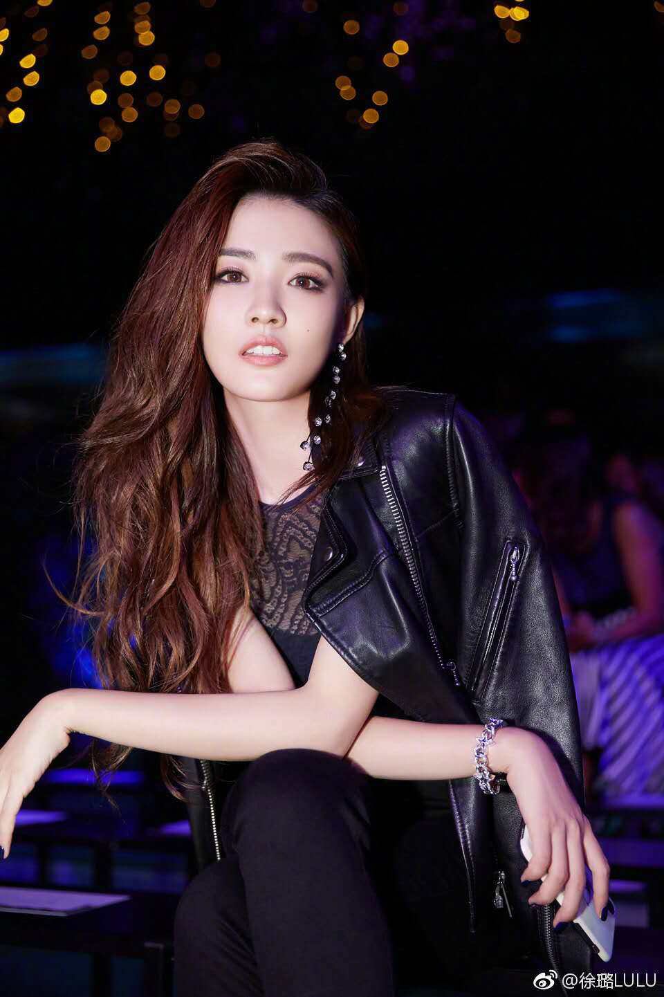 徐璐回应呕吐事件:在哪喝倒就在哪爬起来