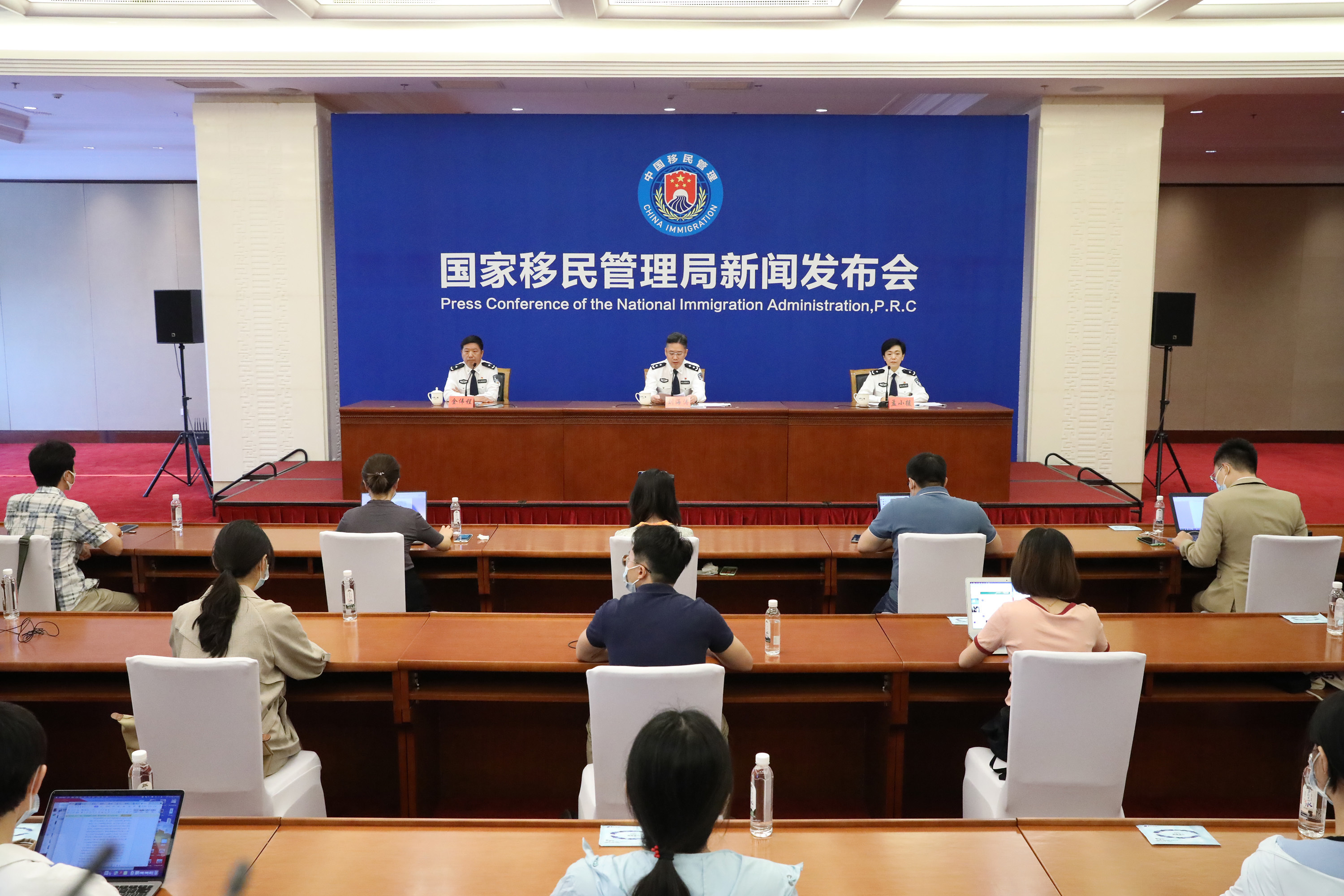 一地办证,区域通用!国家移民管理局出台16项新措施