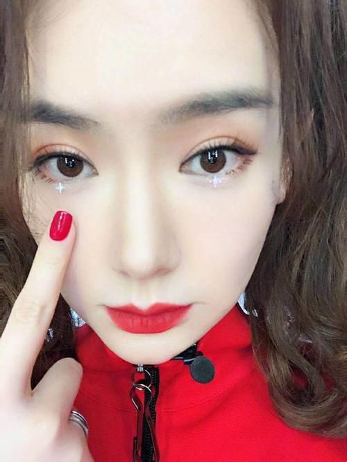 烟熏醉酒妆什么的已经不够看了,戚薇阚清子挑