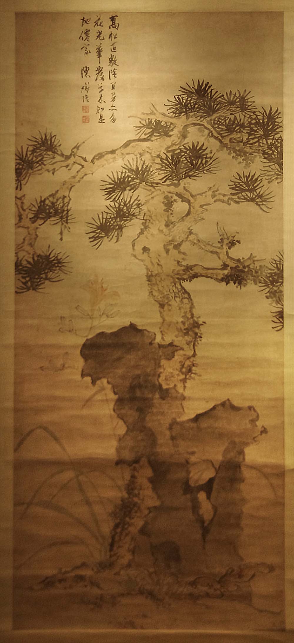 松石萱花图 陈淳 装置:轴 纸本 设色 大小:153.2×67.5cm