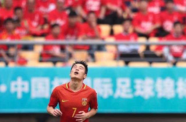 武磊中超4轮进8球 国脚为何到国家队就哑火?里