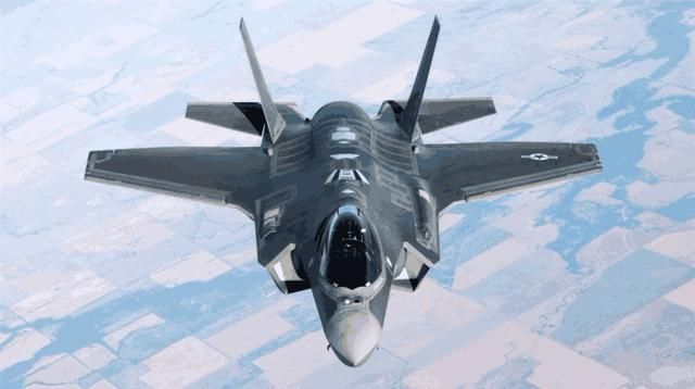 韩国战机越境而来,突然发生坠机,军方下令不能