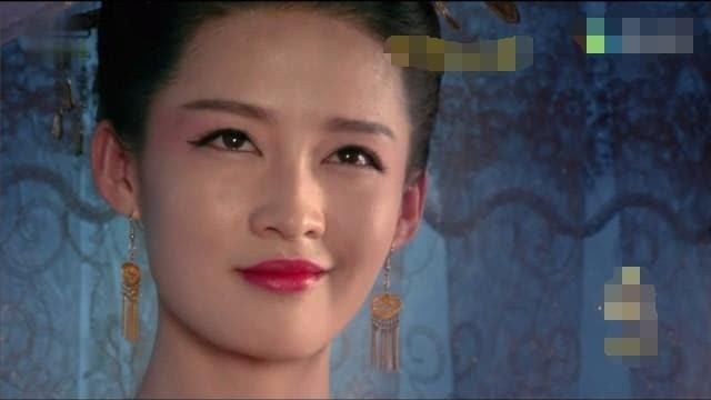 女星古装黑化后的妆容改变,李沁变妩媚,赵丽颖