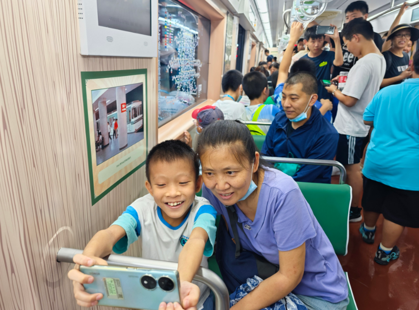 一起穿越!北京地铁“时光列车”,再出发_北京时间