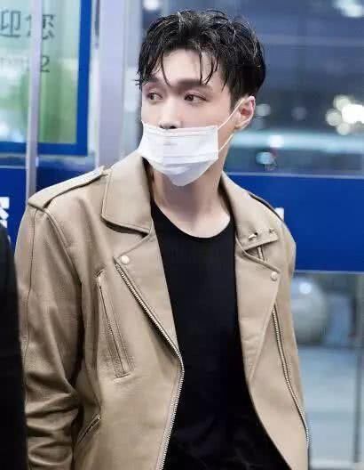 化妆师姐姐麻烦别让张艺兴自己弄发型,他可能