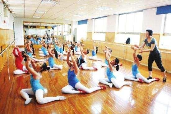 家长给孩子报几个兴趣班最合适?资深教师建议