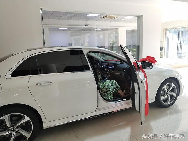 厦门奔驰E300L最美车主提车记:豪车都沦为背