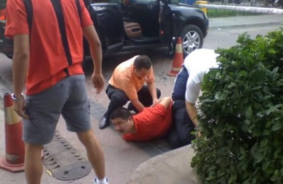 19岁女孩见网友,宾馆内发现自己被骗,女孩做了