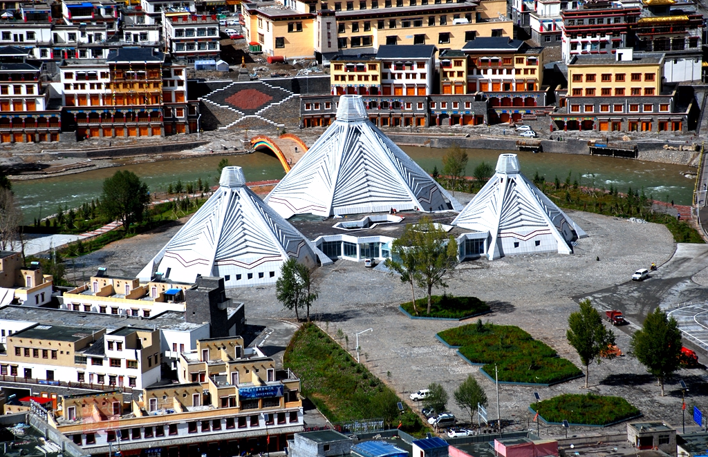 献礼十九大携手奔小康 我爱三江源我游新玉树 献礼十九大携手奔小康 我爱三江源我游新玉树