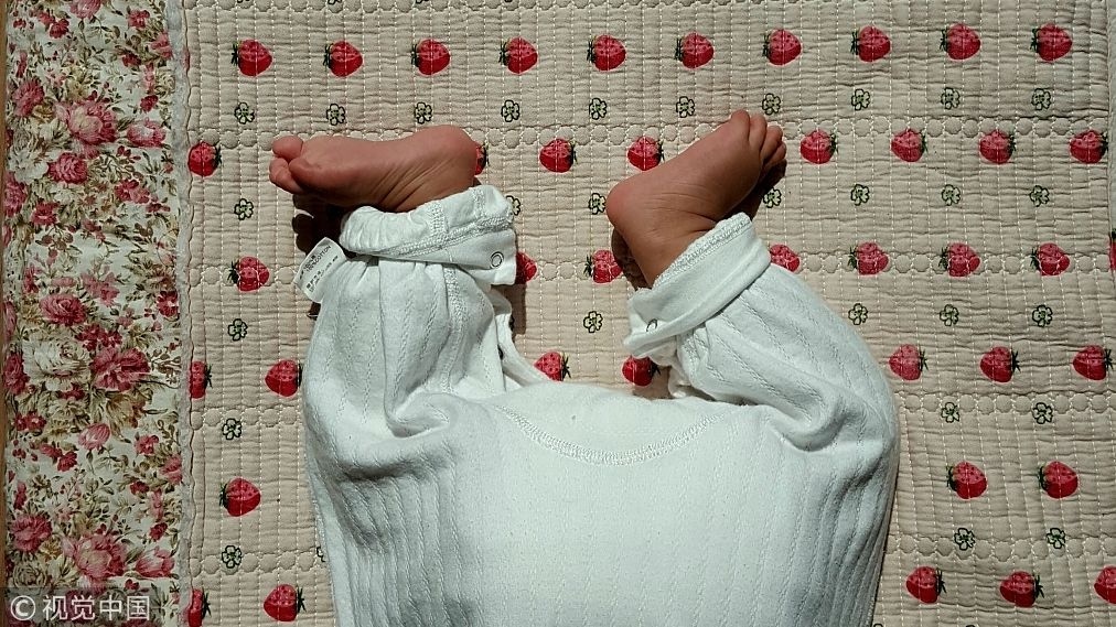 生育率连创新低 媒体:遏制生育率下降须纠偏性