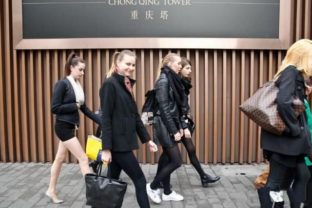 泛滥的乌克兰美女团来中国旅游,感觉因为这事