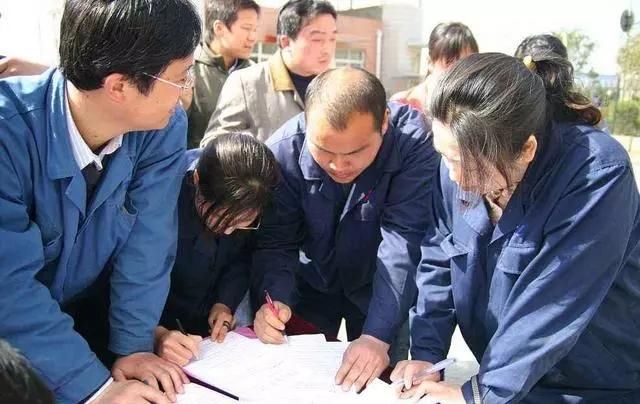 社保卡有蓝绿红三种颜色?哪一种卡领钱最多,自