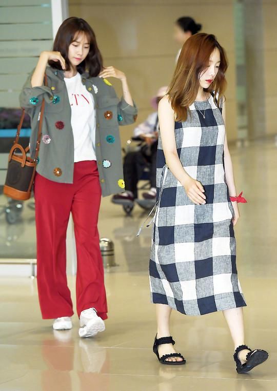 林允儿穿2900的白T休闲帅气,不曾想时尚女王