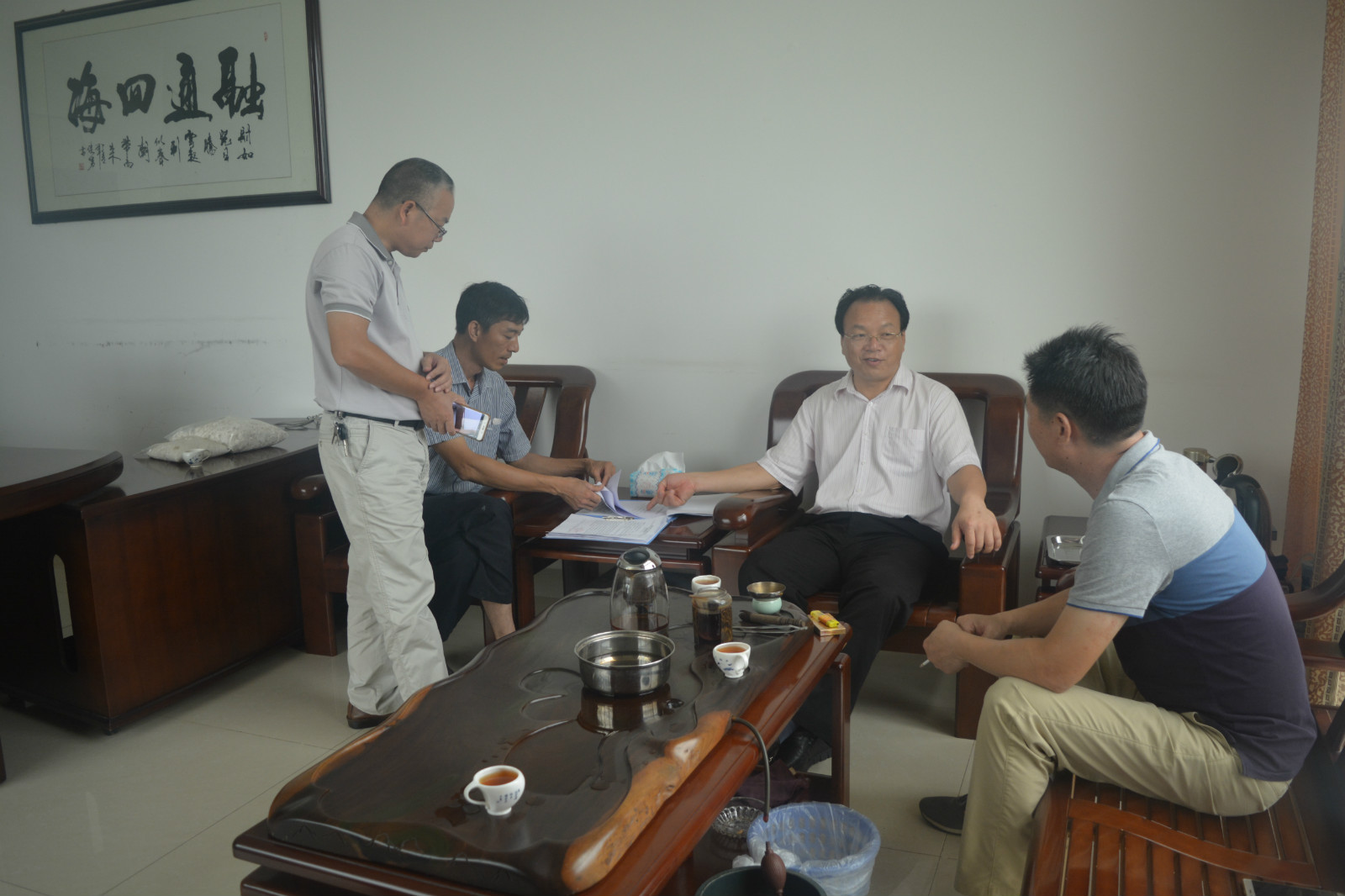 市残联理事长黄小波走访联系企业及慰问贫困残