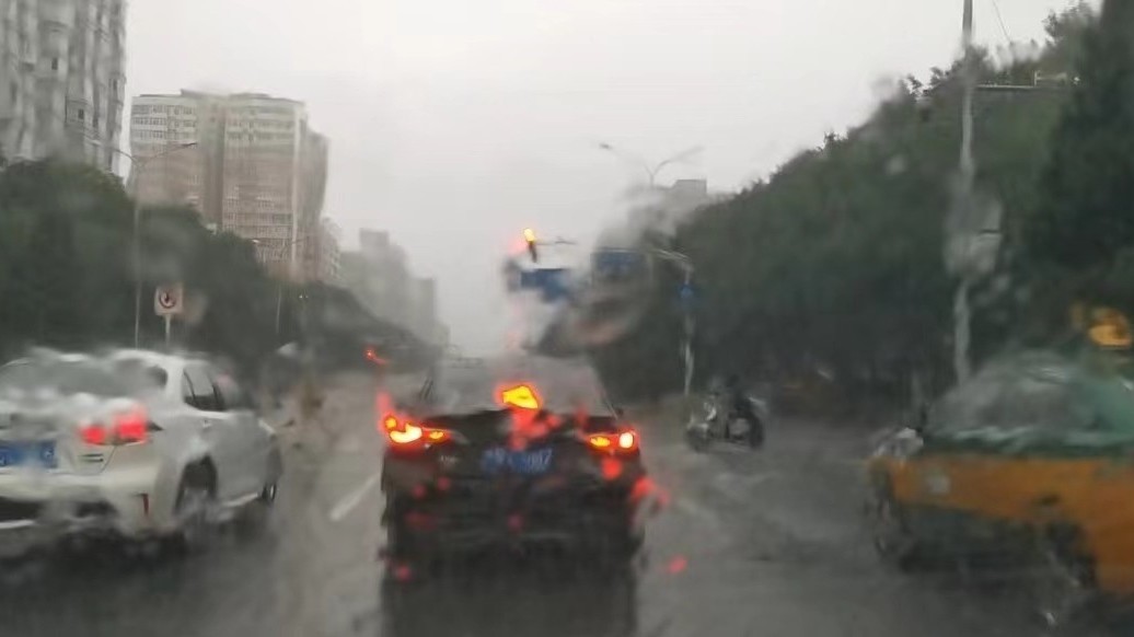 东城区降下中雨  道路交通未现拥堵