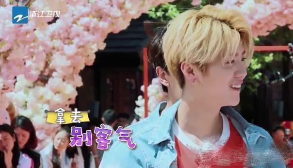 不要再说鹿晗弱 男友力爆棚 这期两只野兽出