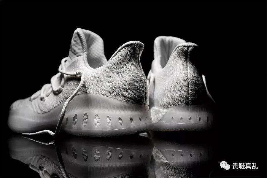 据说性欲强的男生都喜欢穿白鞋!