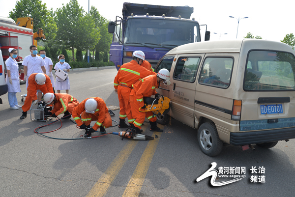 长治县交警大队开展重特大道路交通事故应急救援演练