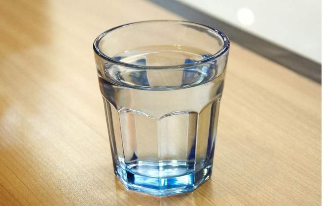 女面试官:我衬衣扣子崩开了你咋提醒我?小伙巧