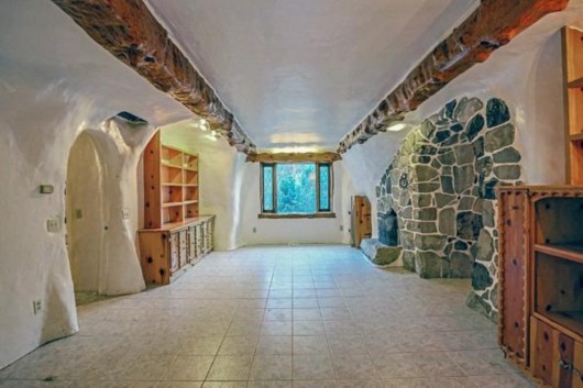 奇异"白雪公主小屋"出售 花600万元可住进童话