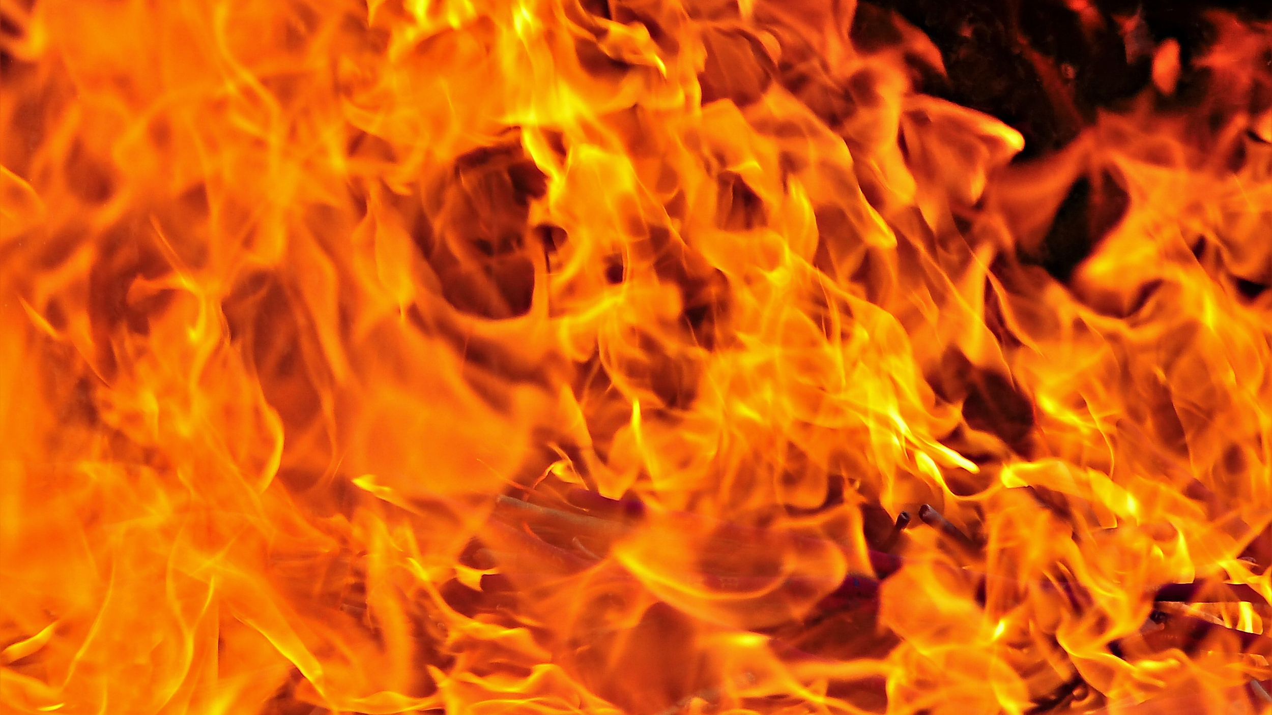 孟加拉国一艘载客船起火，至少27人死亡，另有约100人受伤