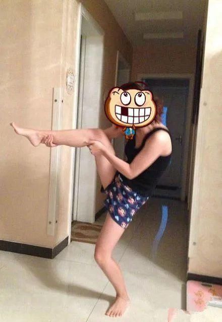 内涵段子:服务员,来根大白腿