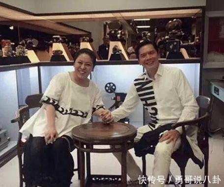 向太陈岚年轻时和张国荣的合影就是金童玉女即