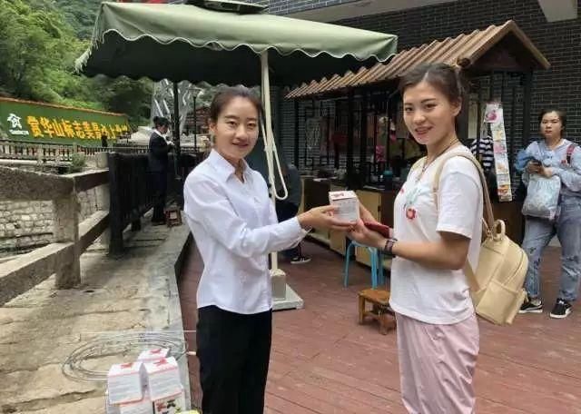 北峰索道魔力抖音秀,下山比胖瘦