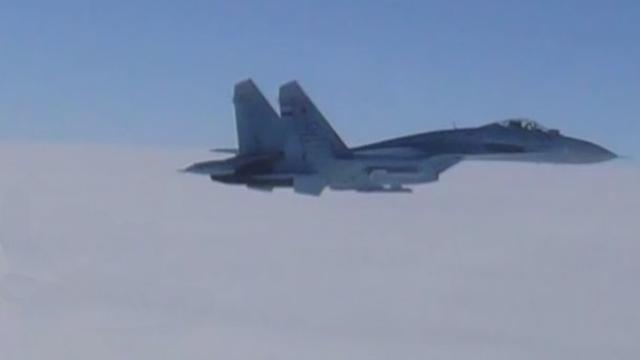 美称RC-135遭俄苏-27拦截 俄称美在表演