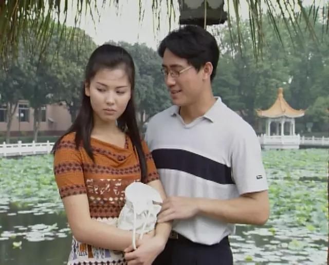 刘涛第一部电视剧16年了,视频祝福提到他一度