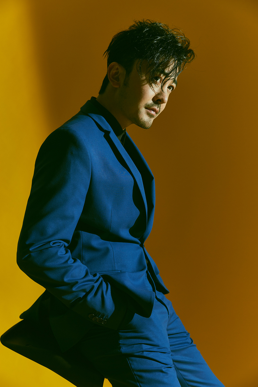 《盲约》李雅男西装至简大片 轻熟男魅力 《盲约》李雅男西装至简大片 轻熟男魅力