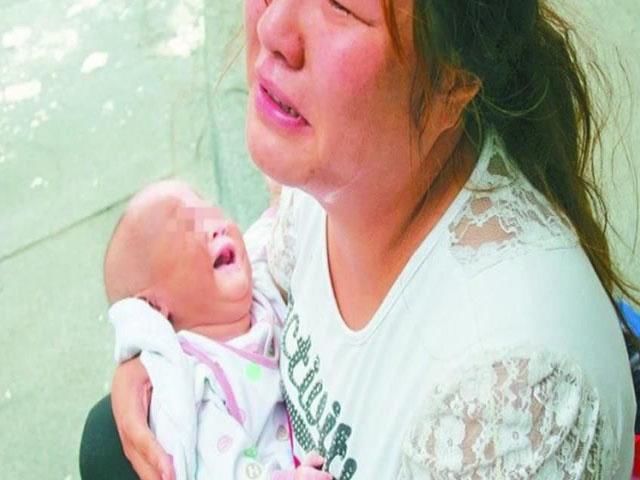 2岁宝宝在家一觉永久睡过去了,家里监控一回放