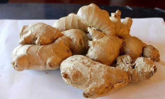 什么东西泡水喝排毒效果最好?山楂泡水还能降