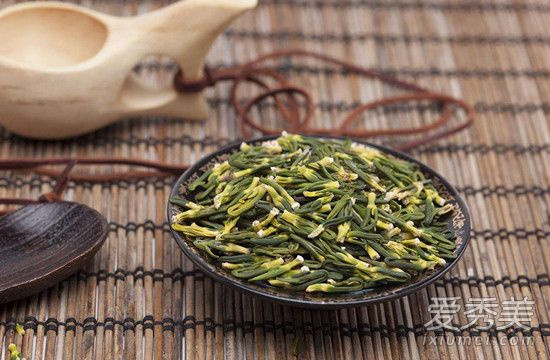 莲子心泡水一次放多少 莲子心泡茶一次放几颗 莲子心泡水一次放多少 莲子心泡茶一次放几颗