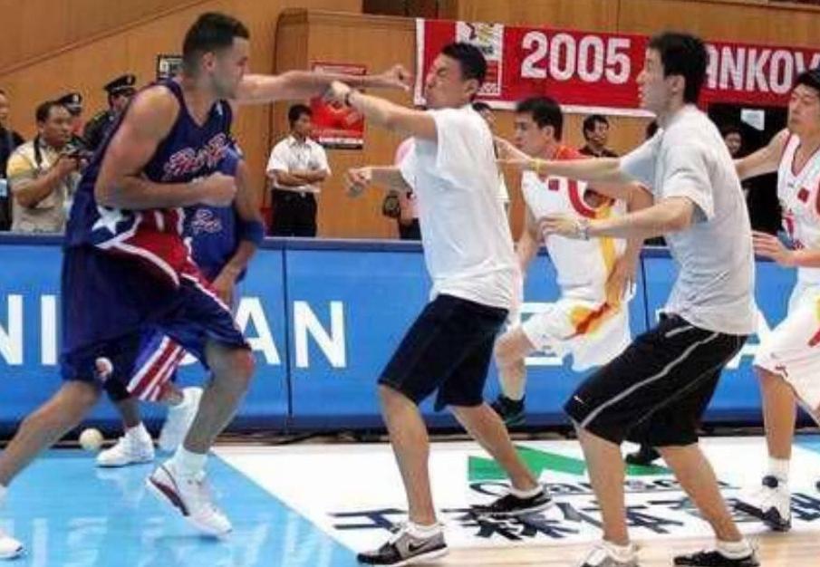 中国男篮打架谁最狠朱芳雨擅长组合拳,刘玉栋