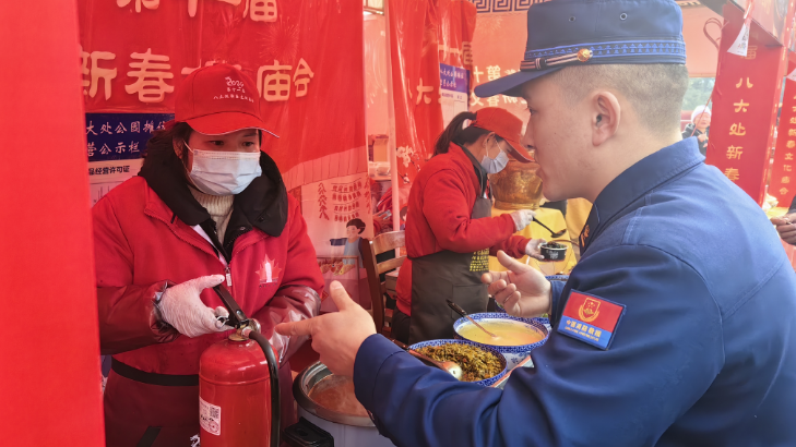坚守27小时,行走40公里——石景山消防守护八大处新春文化庙会平安 坚守27小时,行走40公里——石景山消防守护八大处新春文化庙会平安