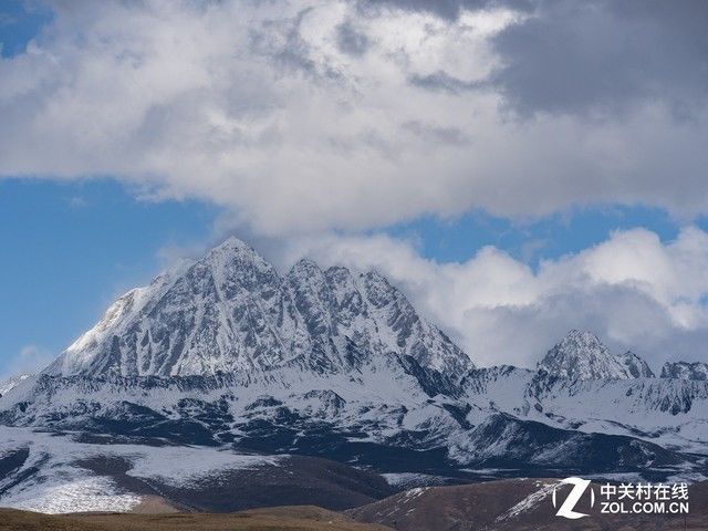 雪山很美,川西因为已经是高海拔地区,因此这边有很多高峰终年积雪