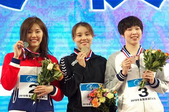 傅园慧50米仰泳夺冠 创造今年该项目世界最好成绩