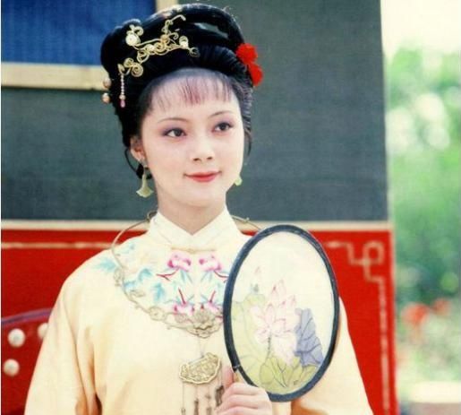 如何看待《红楼梦》中贾宝玉和林黛玉之间的爱