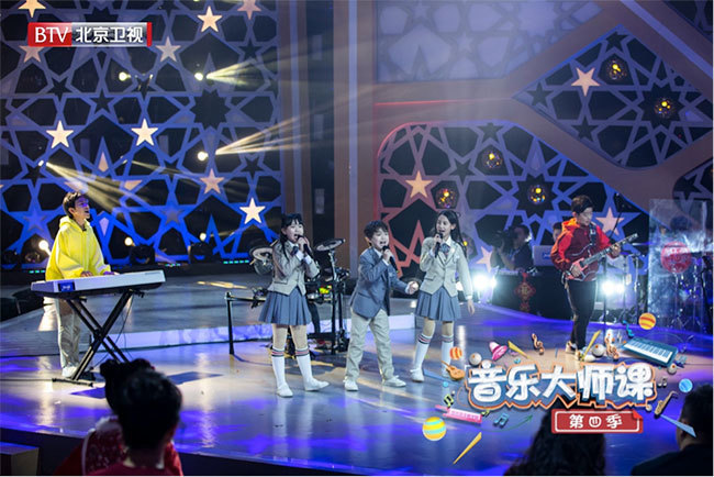 《音乐大师课》音乐少年才华横溢汇聚舞台 真挚歌声送祝福