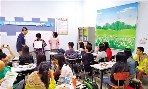 【中国梦·践行者】两个十八岁女生创立草根公益团队 帮助外来工子女教育和成长 【中国梦·践行者】两个十八岁女生创立草根公益团队 帮助外来工子女教育和成长