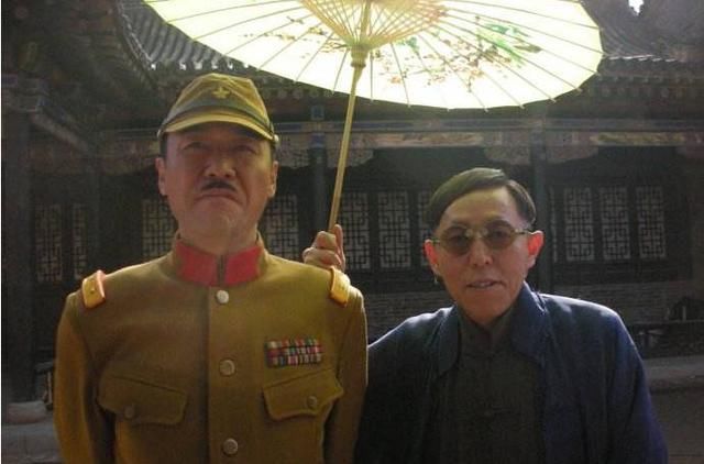 有时候就如同日军身边的翻译官一样,替日本人做翻译工作