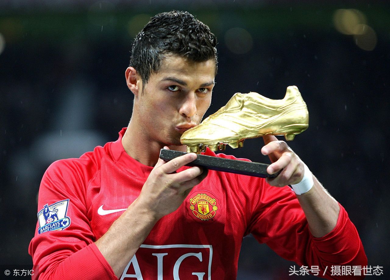 C罗穿什么样的球服最帅,球迷说:当然是有一天