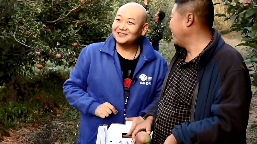 金秋采摘去!知名主持人亲身体验京郊采摘路线 金秋采摘去!知名主持人亲身体验京郊采摘路线