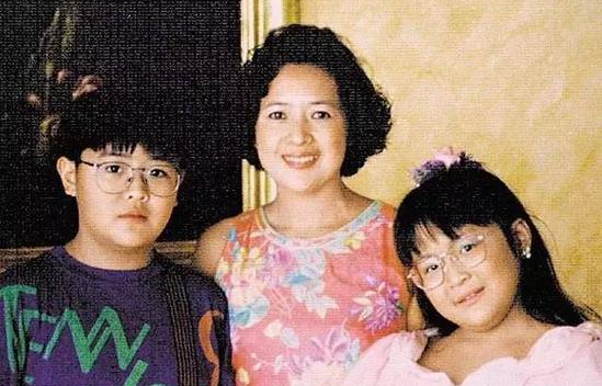 他是刘銮雄的前妻与大刘白手起家 成为香港第