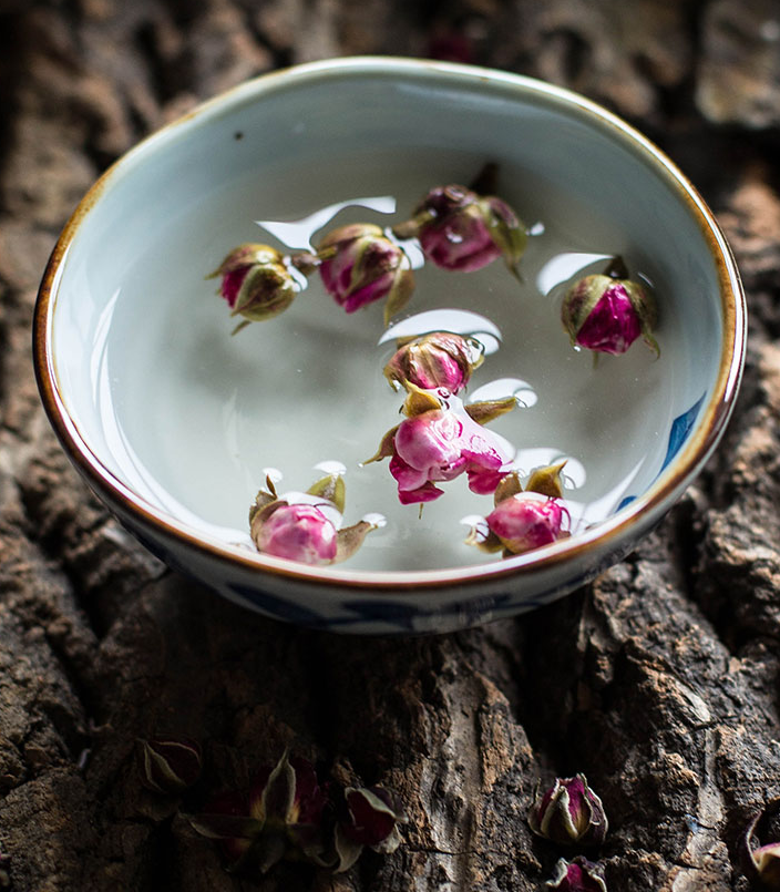 为什么最近脸上老是长痘痘?脸上反反复复长痘