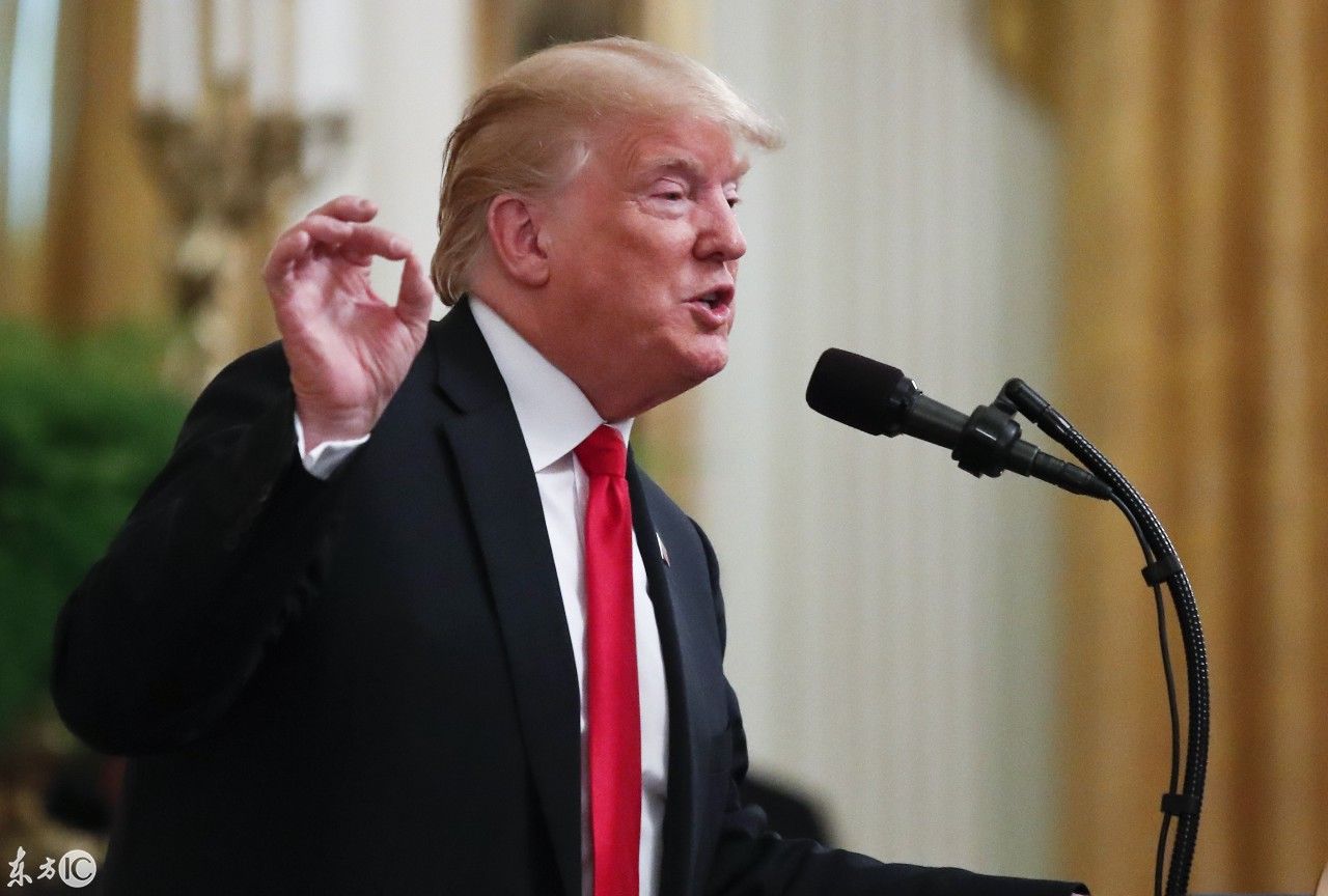 特朗普表情包 有意思的是对方伸手要和他握手