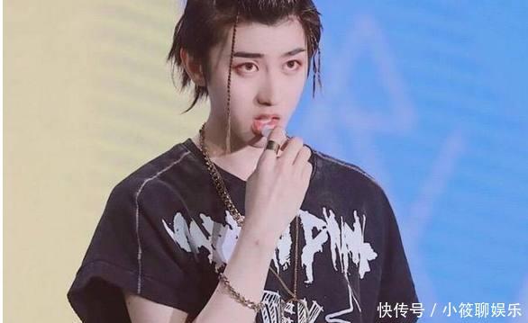 NPC杭州站,蔡徐坤向粉丝扔唇膏,陈立农的表情