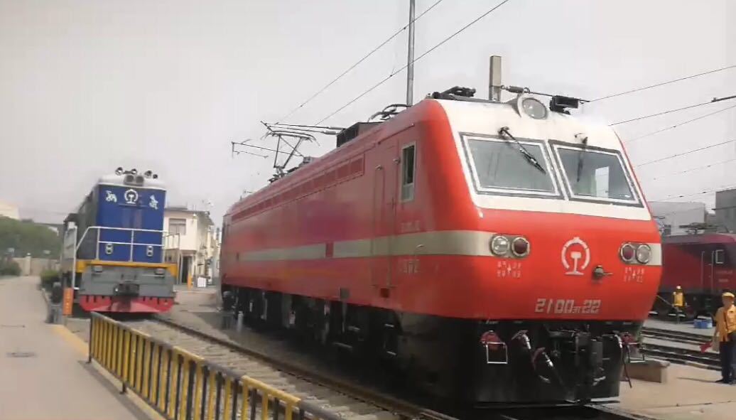 机车调度室:“钢人铁马”号机车 机车调度室:“钢人铁马”号机车